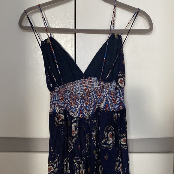 Never worn cute and flowy maxi dress - Picture 3 of 4